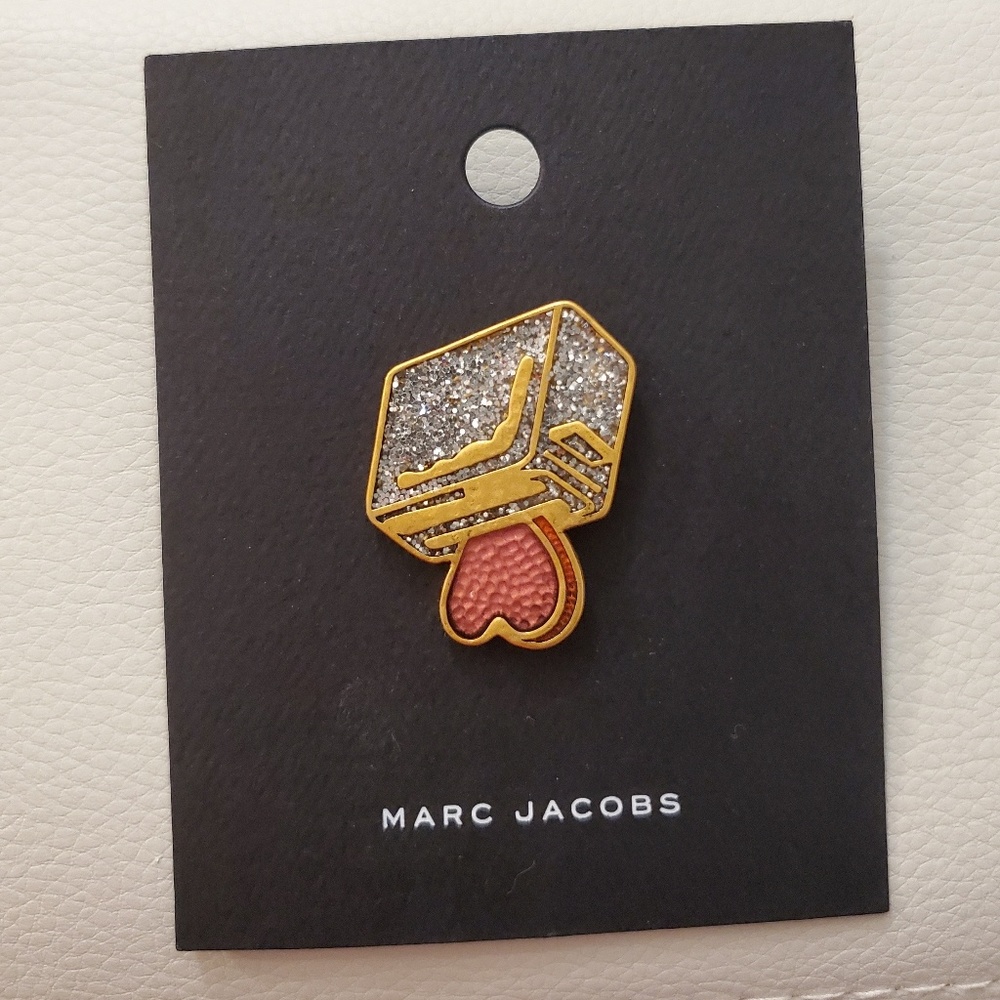 Marc Jacobs pin - Picture 2 of 3